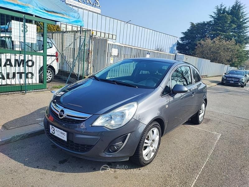 Usata Opel Corsa 86 CV (63 kW) 2012 Grigio Utilitaria
