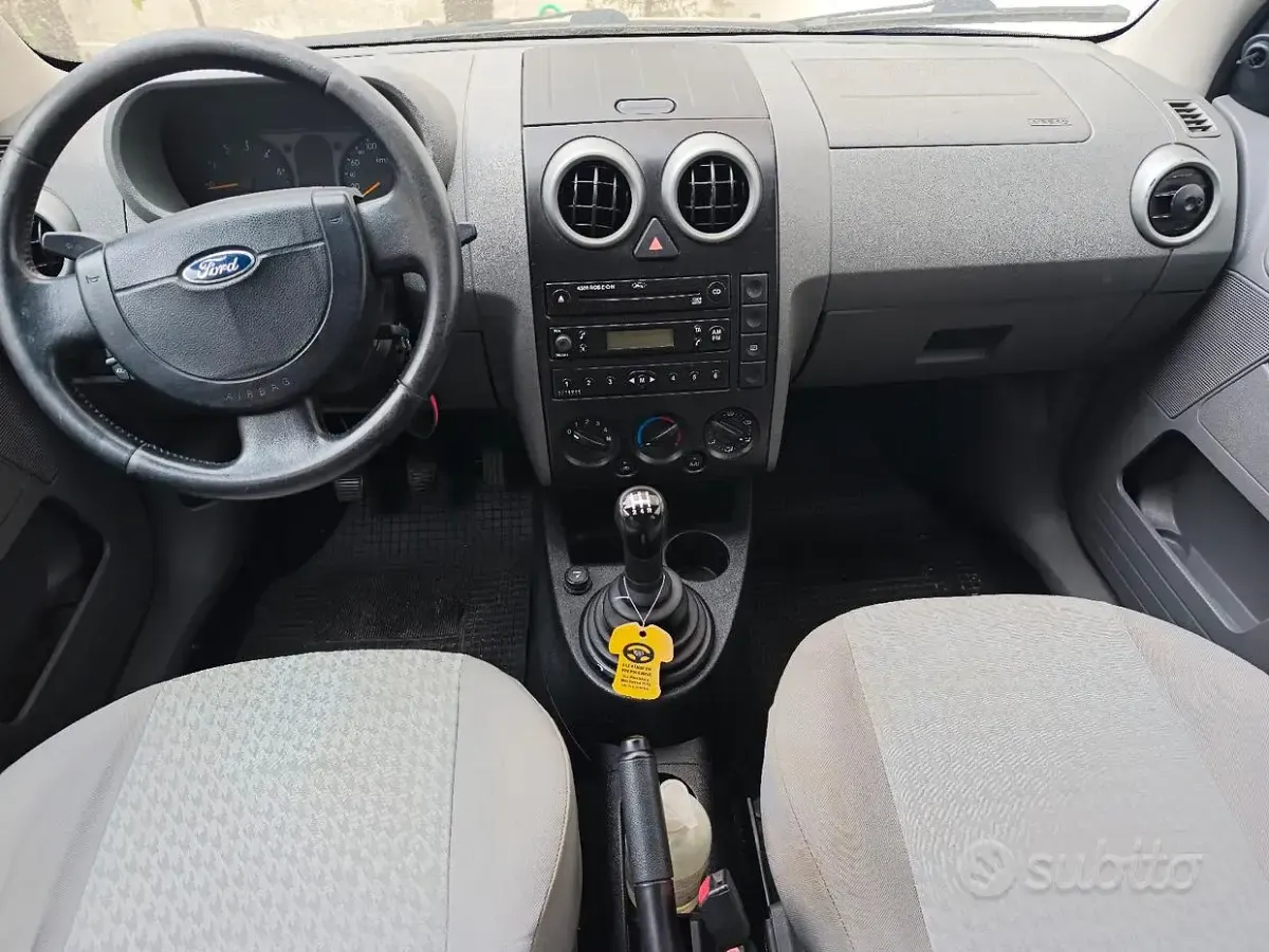 Usata Ford Fusion 68 CV (50 kW) 2003 Utilitaria