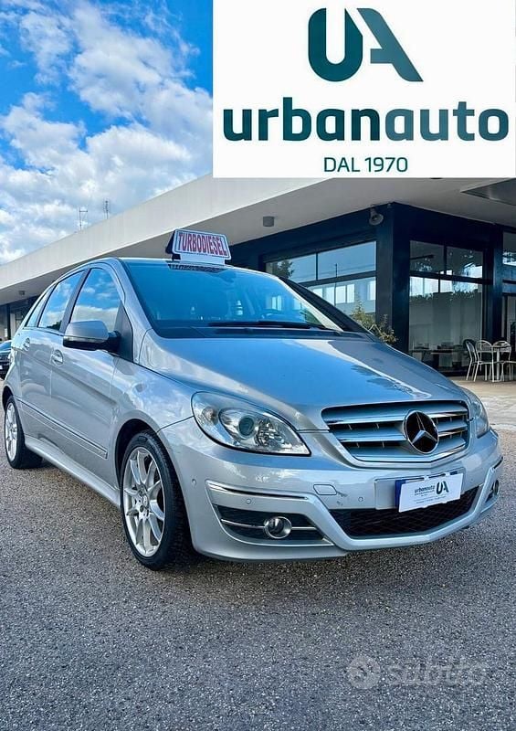 Usata Mercedes B200 140 CV (102 kW) 2009 Grigio Monovolume