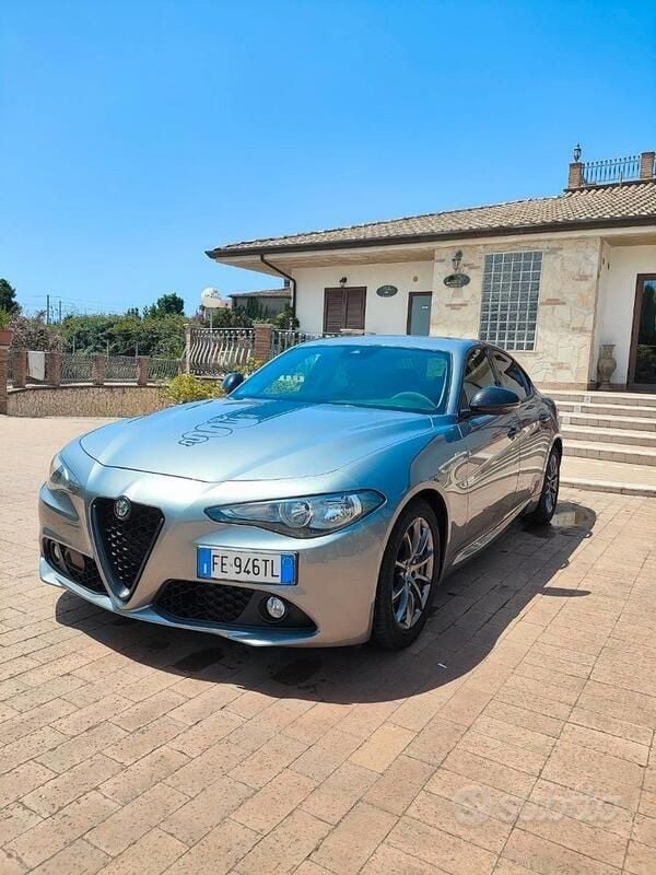Grigio Usata 2016 Alfa Romeo Giulia Tre volumi | 18.000 € (Buon prezzo) - Immagine 1/4