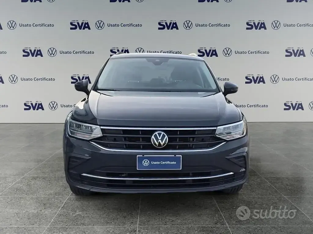 Usata VW Tiguan Life 150 CV (110 kW) 2023 Grigio urano SUV