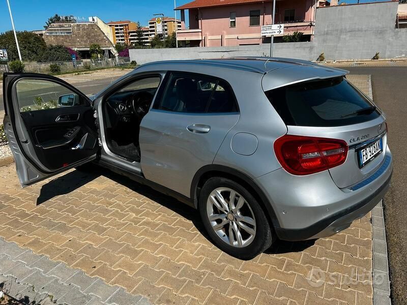 Usata Mercedes GLA200 136 CV (100 kW) 2015 Grigio SUV