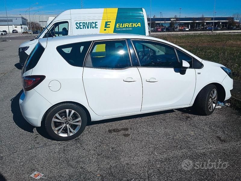 Usata Opel Meriva 120 CV (88 kW) 2014 Bianco Monovolume