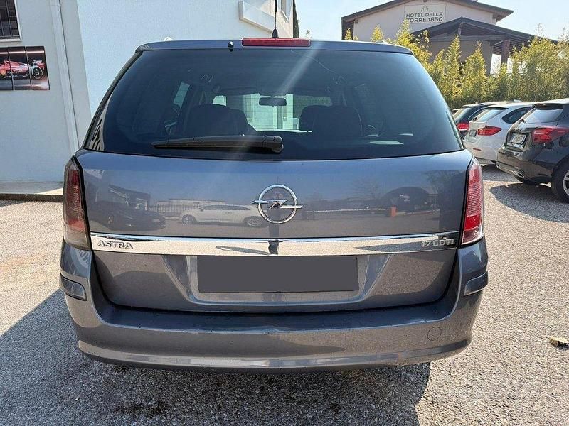 Usata Opel Astra Cosmo 101 CV (74 kW) 2007 Grigio Station wagon