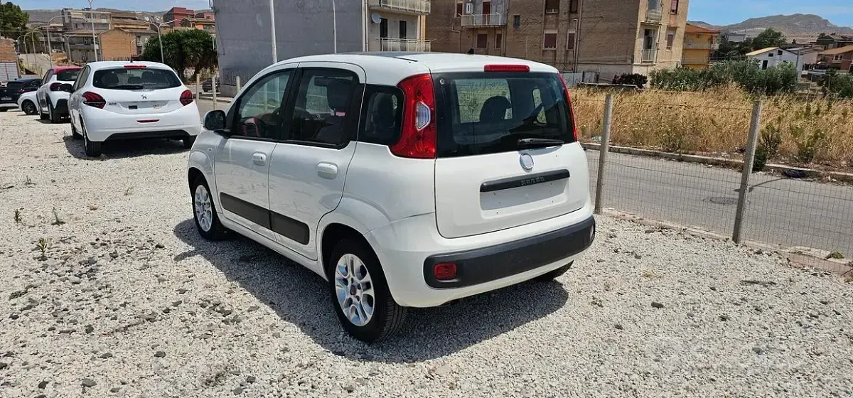 Usata Fiat Panda Lounge 75 CV (55 kW) 2012 Bianco Utilitaria