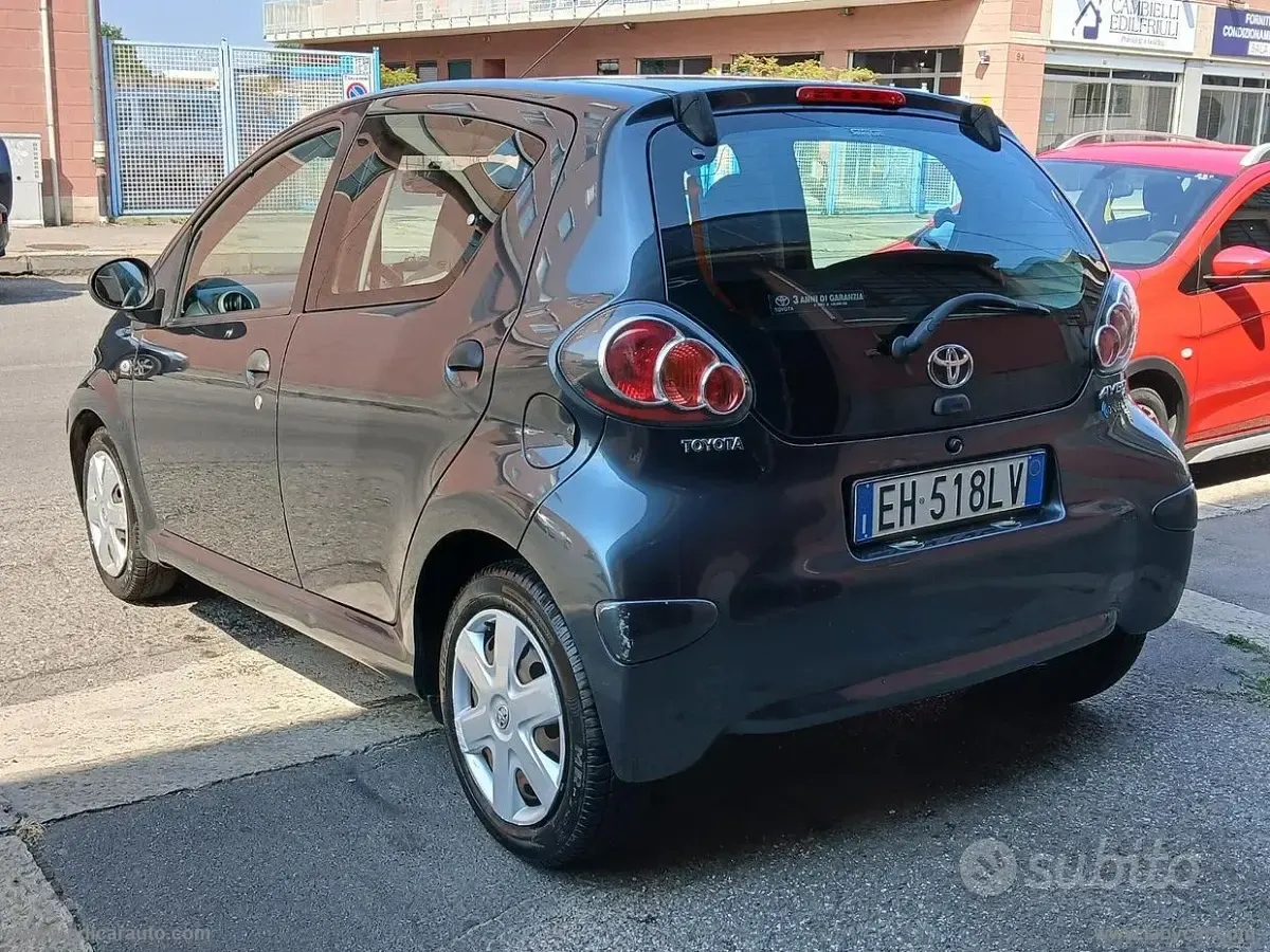 Usata Toyota Aygo Connect Style 68 CV (50 kW) 2011 Grigio Utilitaria