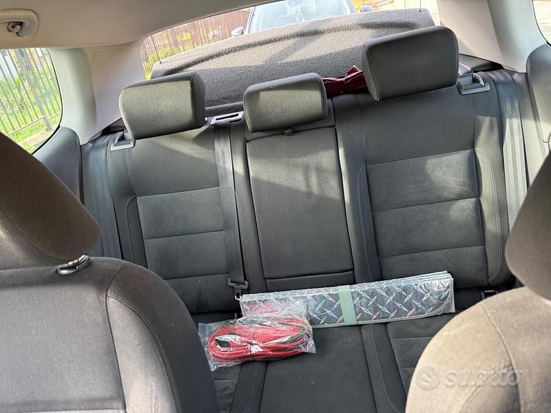 Usata VW Golf VI 105 CV (77 kW) 2010 Bianco Utilitaria