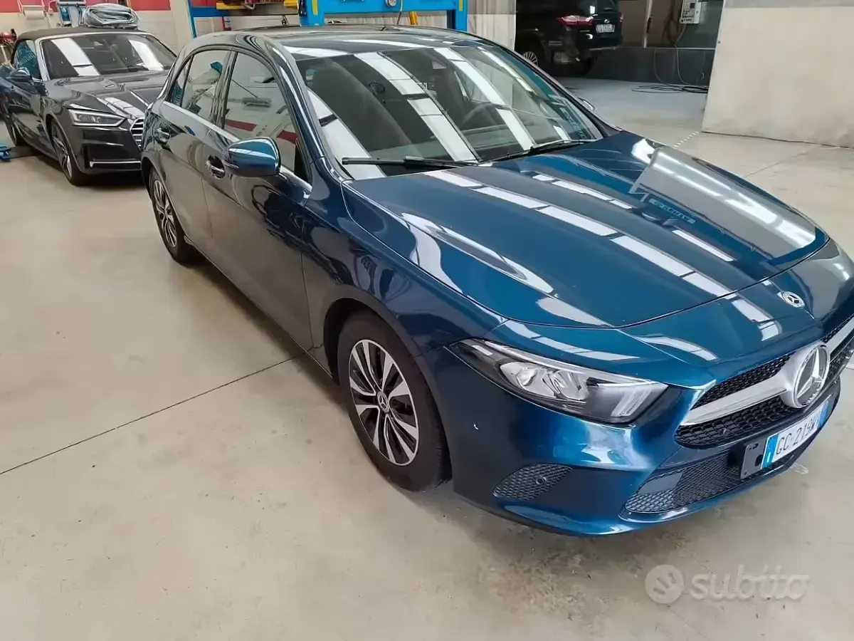 Usata Mercedes A180 Premium 116 CV (85 kW) 2020 Blu Berlina