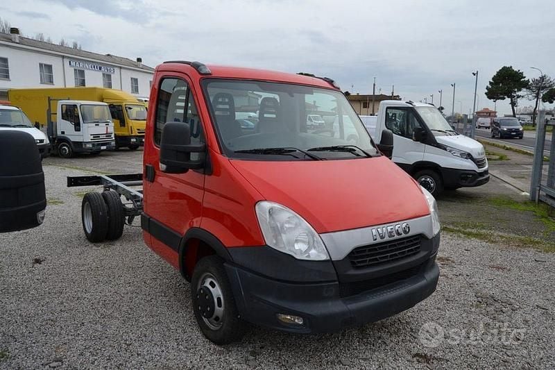 Usata Iveco Daily 126 CV (92 kW) 2014 Rosso
