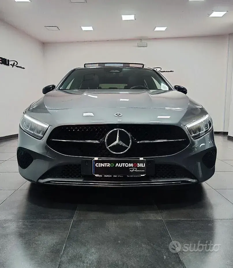 Usata Mercedes A180 116 CV (85 kW) 2023 Grigio Berlina