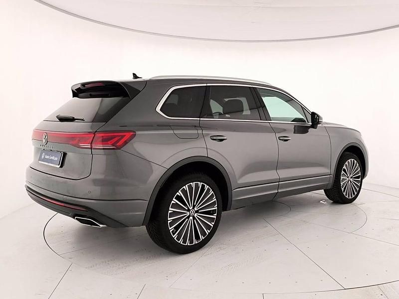Usata VW Touareg Elegance 231 CV (169 kW) 2024 Silicon grey metallizzato SUV