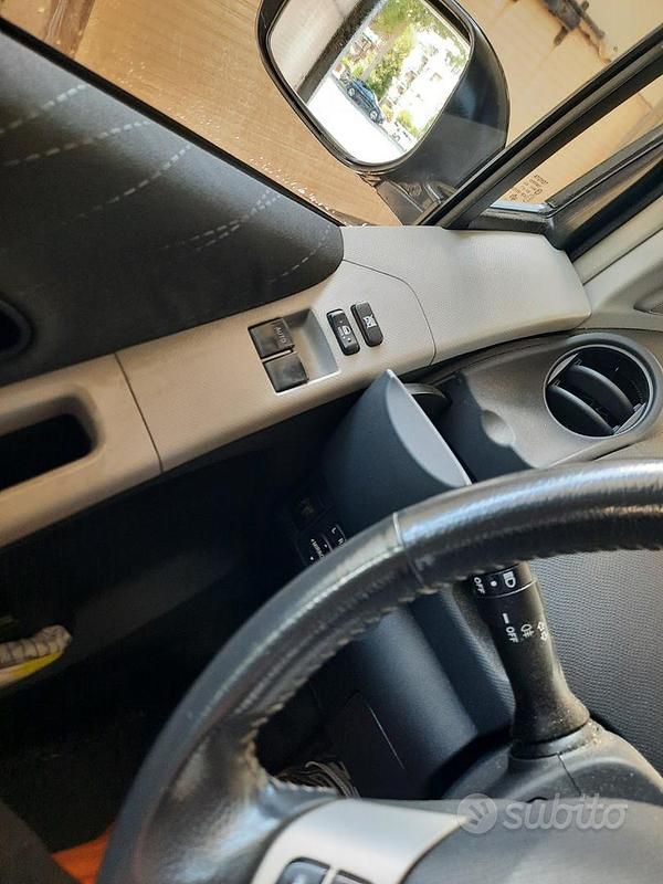 Usata Toyota Yaris Sol 65 CV (47 kW) 2006 Nero Utilitaria