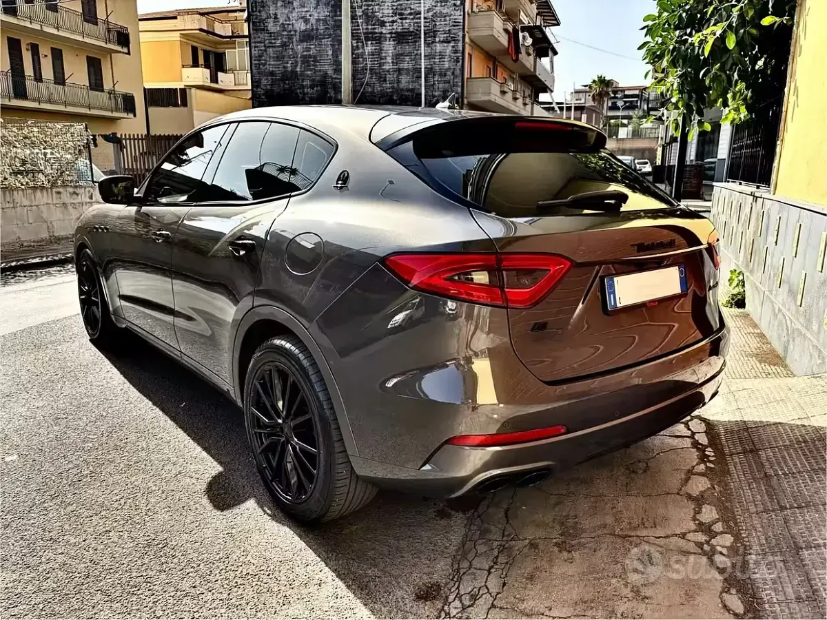 Usata Maserati Levante GranLusso 250 CV (183 kW) 2019 Grigio SUV