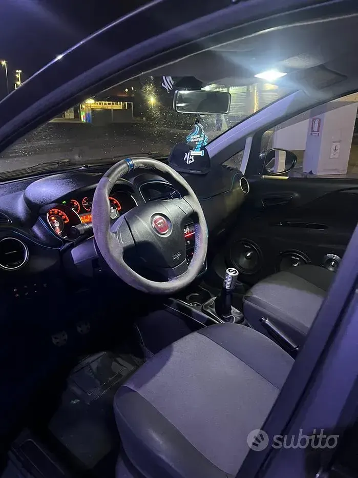 Usata Fiat Punto Lounge 75 CV (55 kW) 2015 Grigio Utilitaria
