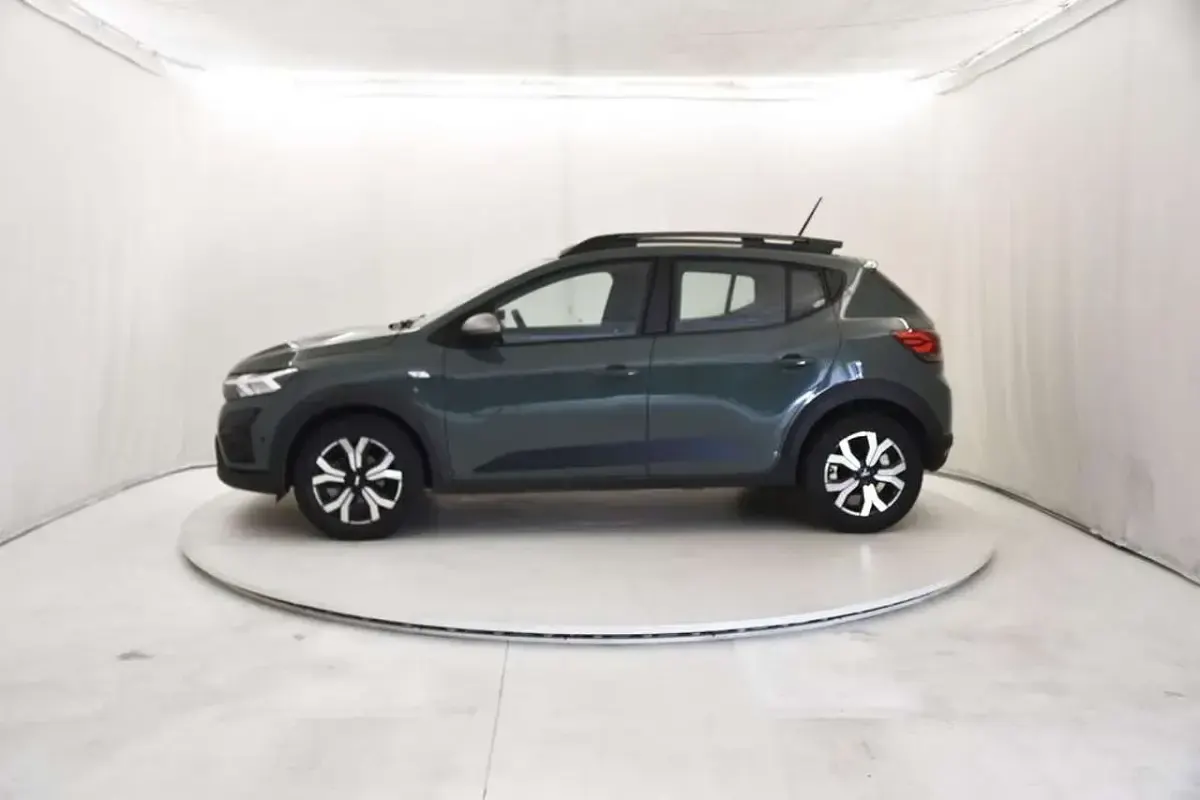 Usata Dacia Sandero Expression 101 CV (74 kW) 2023 Lichen kaki Berlina