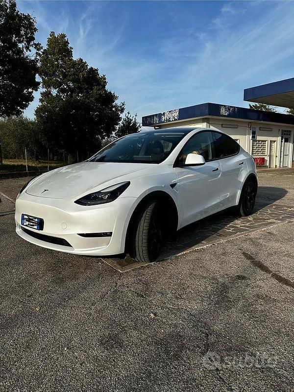 Usata Tesla Model Y 378 kW (514 CV) 2023 Bianco SUV