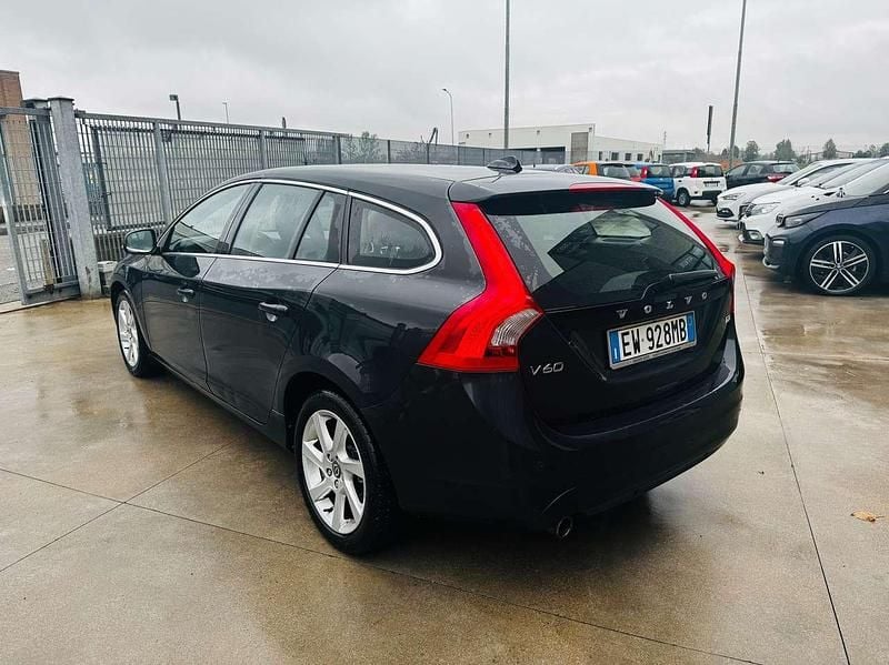 Usata Volvo V60 Momentum 136 CV (100 kW) 2014 Grigio Station wagon