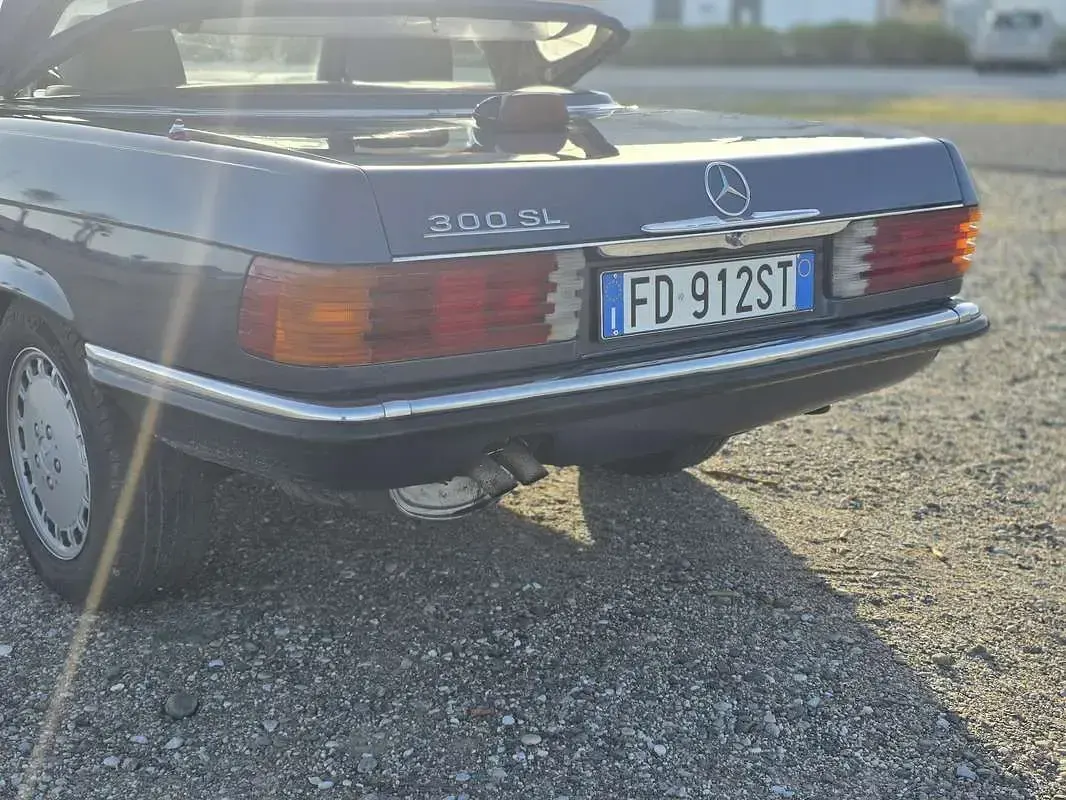 Usata Mercedes SL300 188 CV (138 kW) 1986 Blu/azzurro Cabrio
