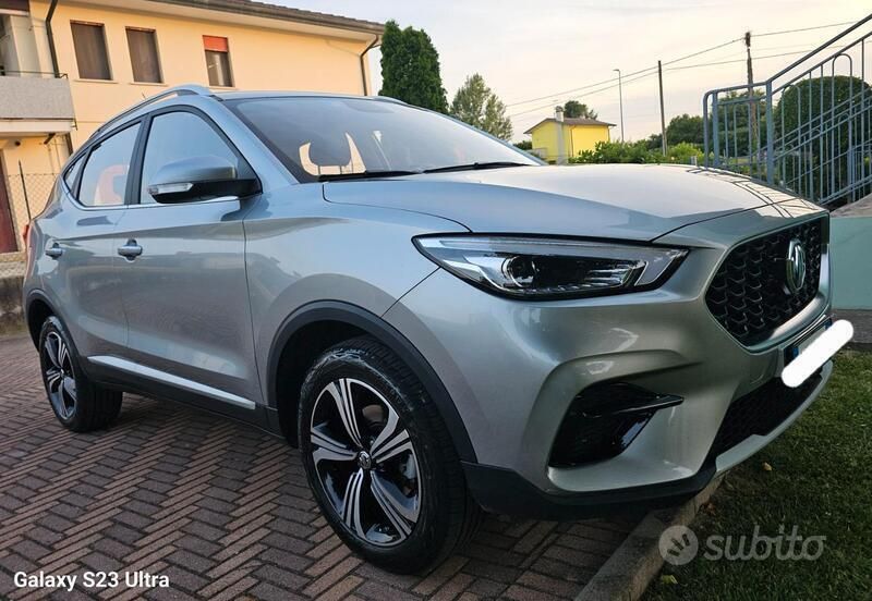 Usata MG ZS 106 CV (77 kW) 2023 Grigio Berlina