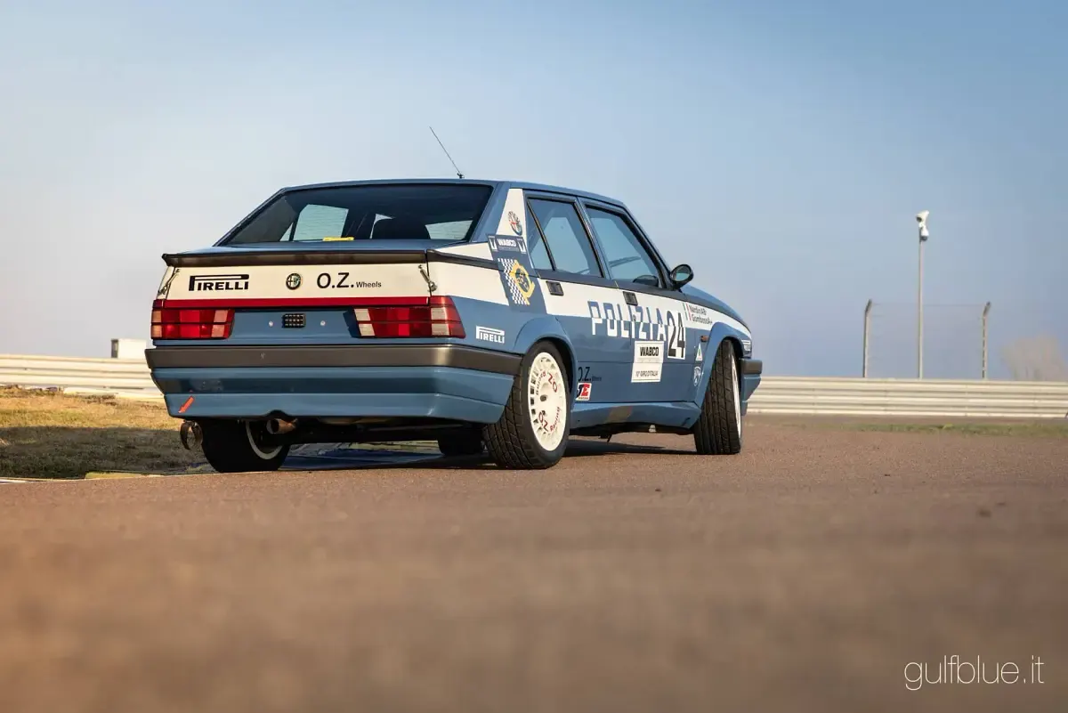Usata Alfa Romeo 75 Quadrifoglio Verde 286 CV (210 kW) 1989 Blu Berlina