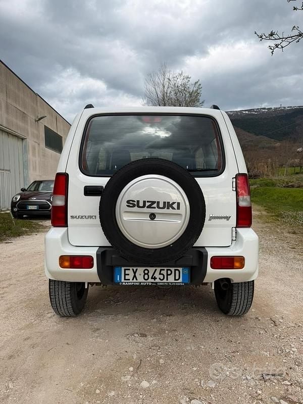 Usata Suzuki Jimny 86 CV (63 kW) 2014 Bianco SUV