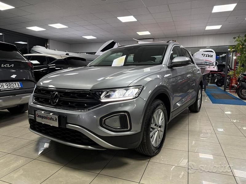 Usata VW T-Roc Life 110 CV (80 kW) 2022 Grigio SUV