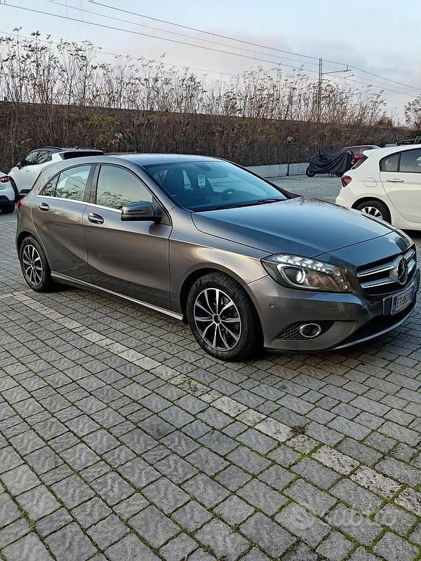 Usata Mercedes A200 156 CV (114 kW) 2014 Grigio Berlina