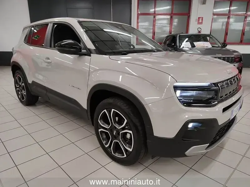 Używany Jeep Avenger Summit 101 KM (74 kW) 2025 Beżowy SUV