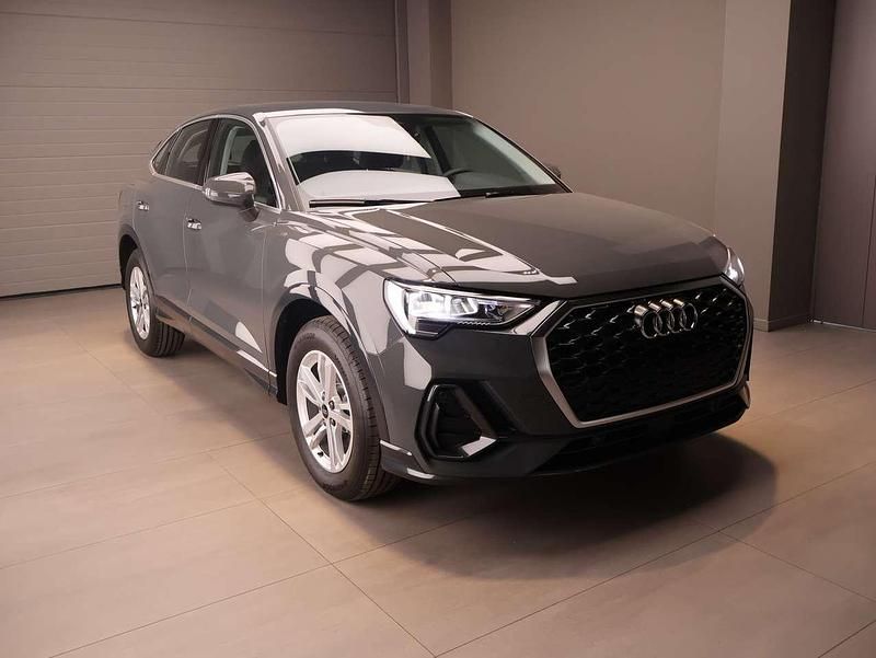 Nuova Audi Q3 Sportback 150 CV (110 kW) 2025 Grigio nano SUV