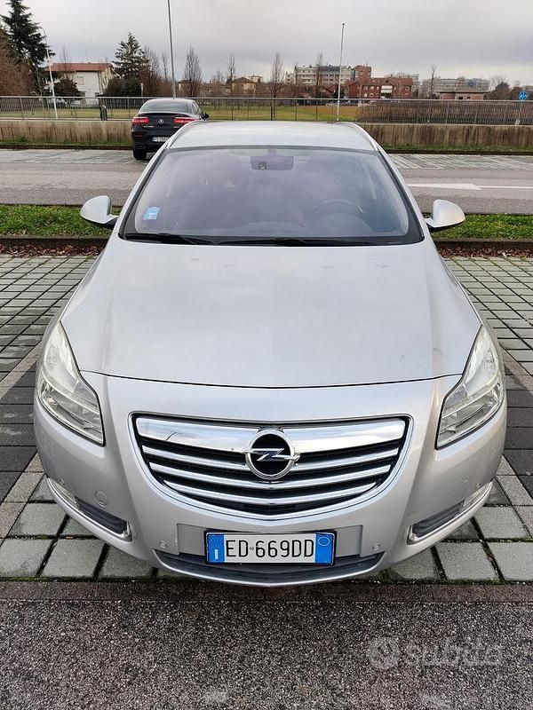 Usata Opel Insignia 131 CV (96 kW) 2010 Grigio Station wagon