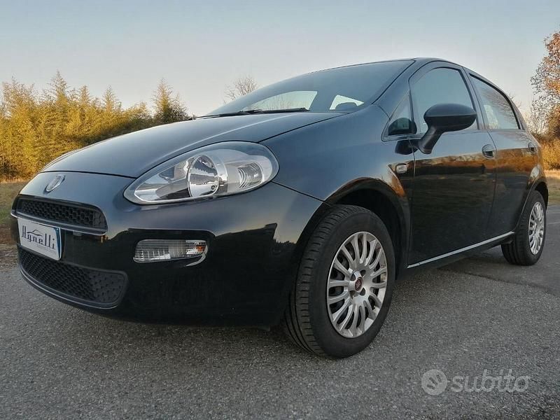 Nero Usata 2018 Fiat Punto Street Tre volumi | 8500 € (Buon prezzo) - Immagine 1/4