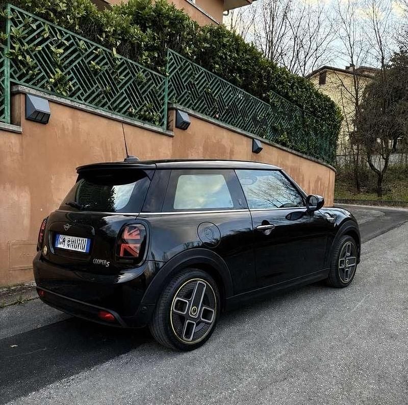 Usata Mini Cooper SE 75 kW (102 CV) 2021 Nero Utilitaria