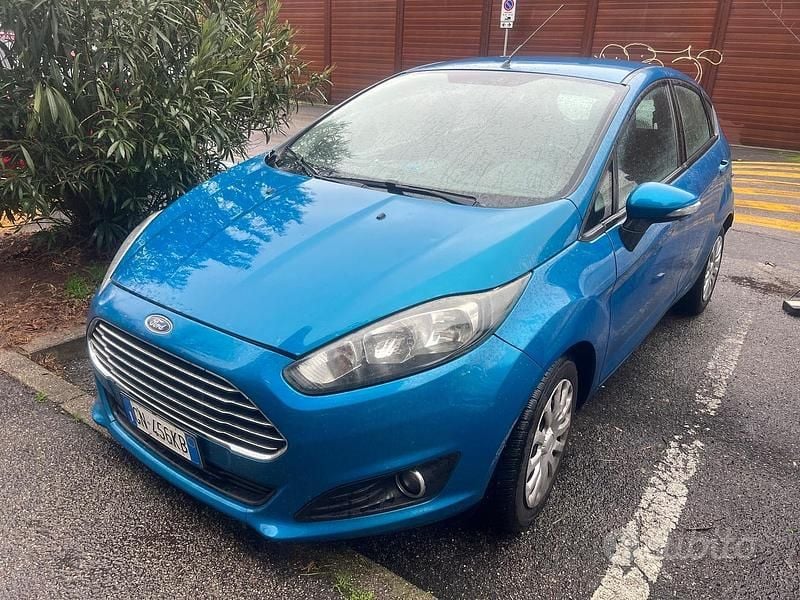 Usata Ford Fiesta Titanium 75 CV (55 kW) 2013 Blu Berlina