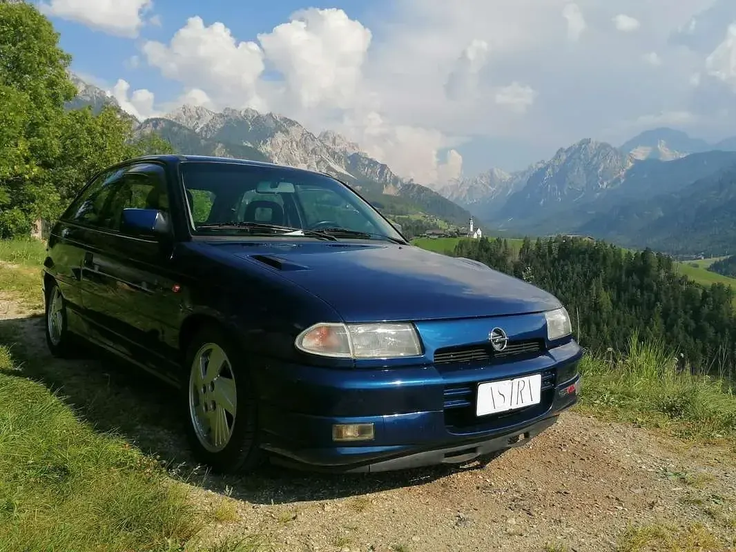 Usata Opel Astra 150 CV (110 kW) 1993 Berlina