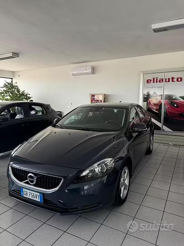 Usata Volvo V40 Kinetic 2017 Blu Berlina