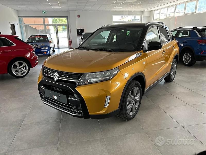 Giallo Nuova 2025 Suzuki Vitara Cool SUV | 26.200 € (Ottimo prezzo) - Immagine 1/4