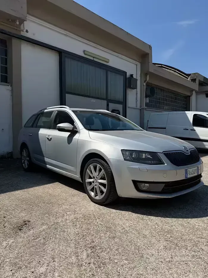 Usata Skoda Octavia Elegance 110 CV (80 kW) 2015 Grigio Station wagon