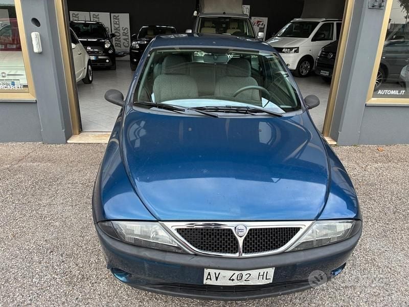 Usata Lancia Ypsilon 59 CV (43 kW) 1997 Blu Utilitaria