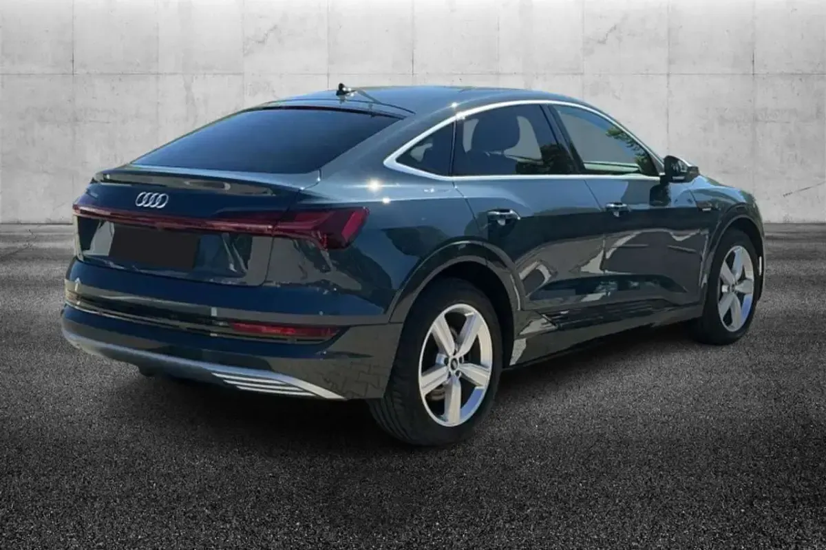 Usata Audi e-tron Business 158 kW (215 CV) 2022 Blu/azzurro SUV