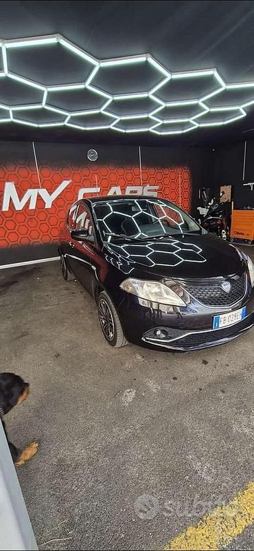 Usata Lancia Ypsilon 95 CV (69 kW) 2015 Nero Utilitaria