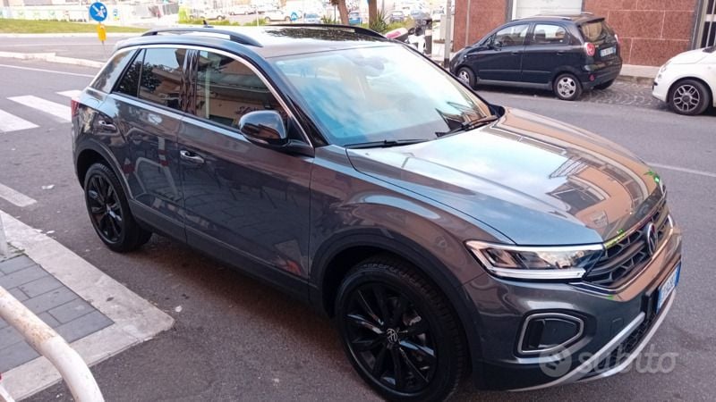 Usata VW T-Roc 110 CV (80 kW) 2024 Grigio SUV