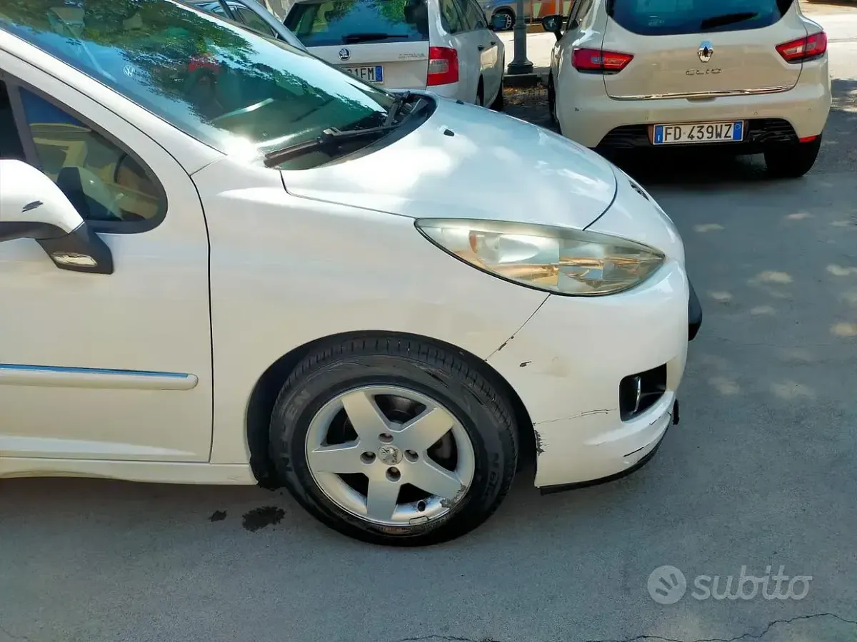 Usata Peugeot 207 68 CV (50 kW) 2011 Bianco Berlina