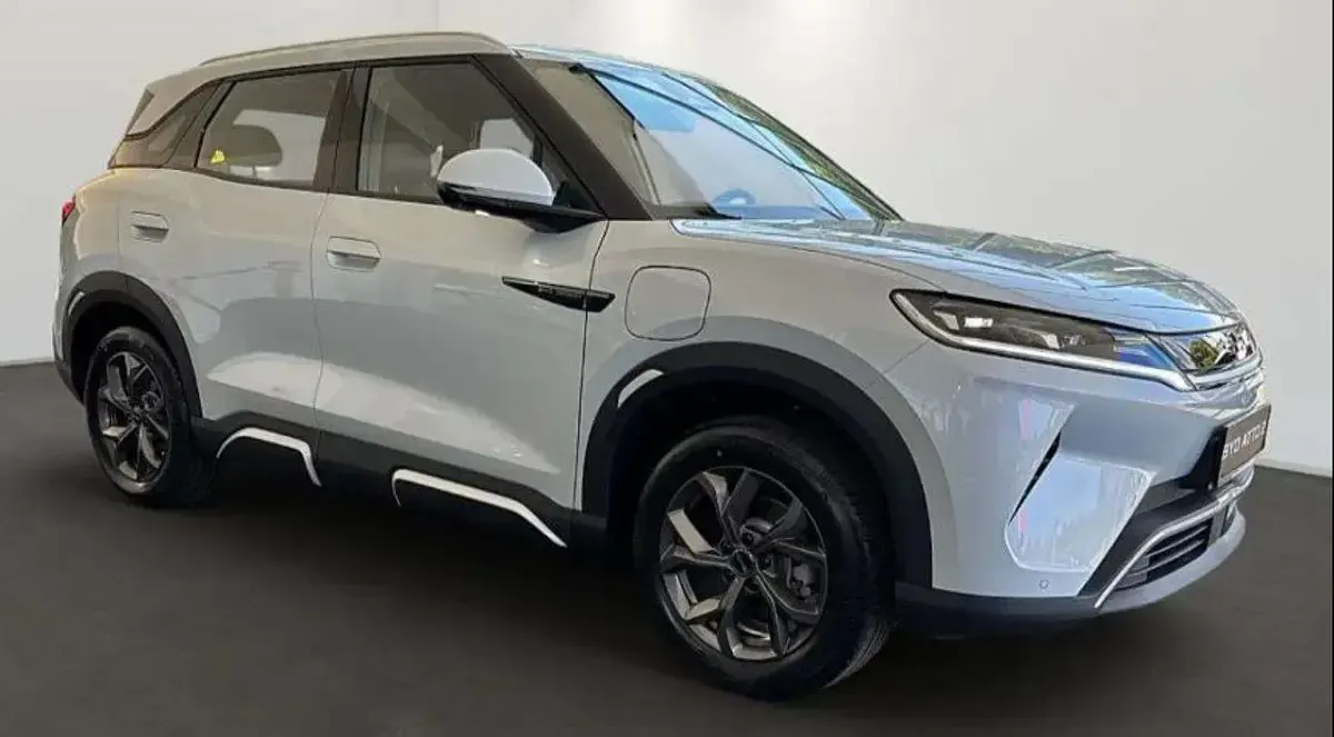 Nuova BYD Atto 2 Boost 212 CV (155 kW) 2026 Skiing white SUV