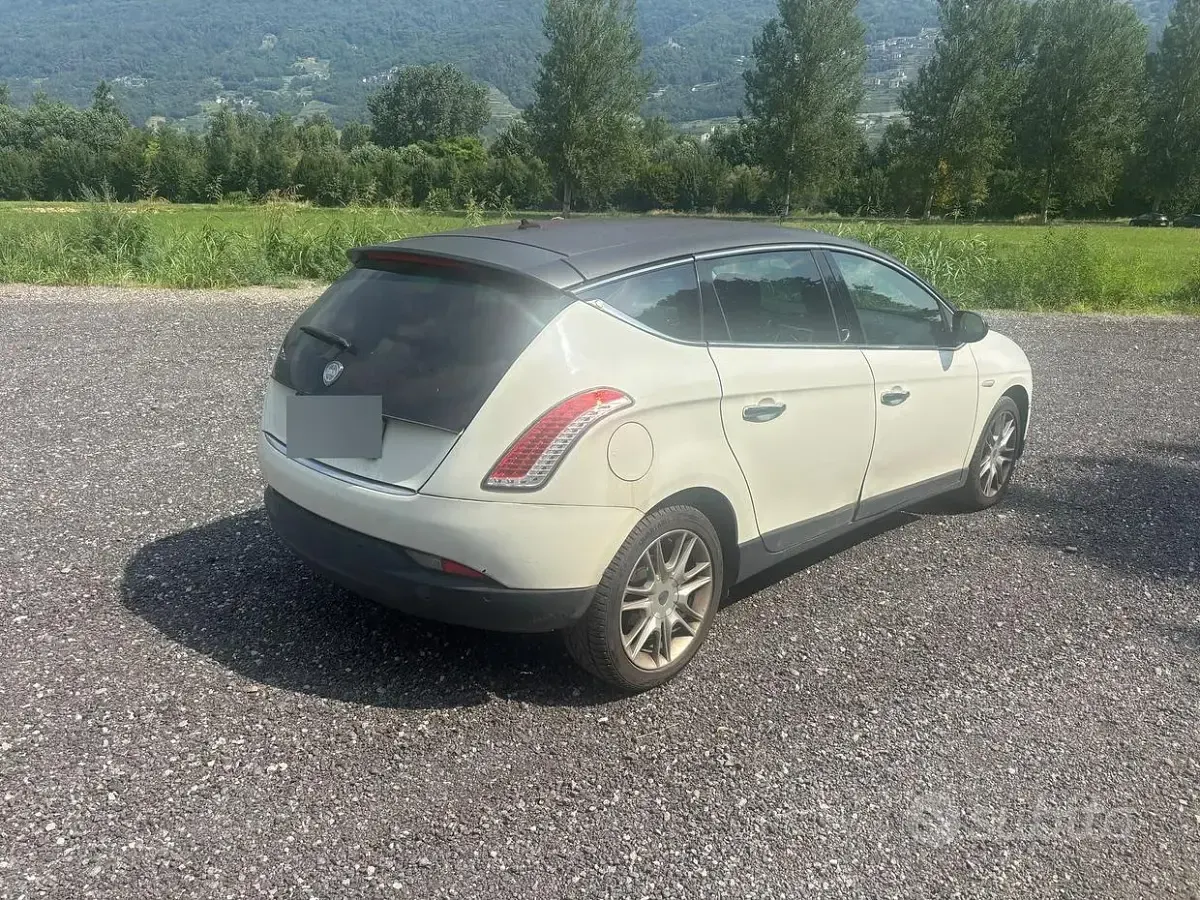 Usata Lancia 2000 165 CV (121 kW) 2011 Bianco Berlina