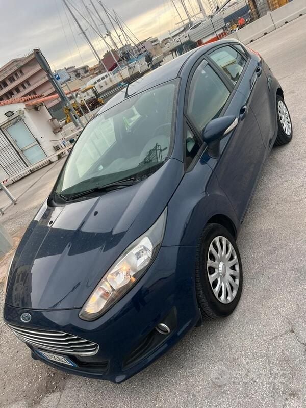 Blu Usata 2013 Ford Fiesta Utilitaria | 6850 € (Ottimo prezzo) - Immagine 1/4