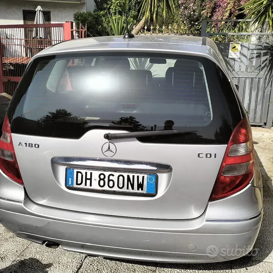 Usata Mercedes A180 109 CV (80 kW) 2007 Grigio Berlina
