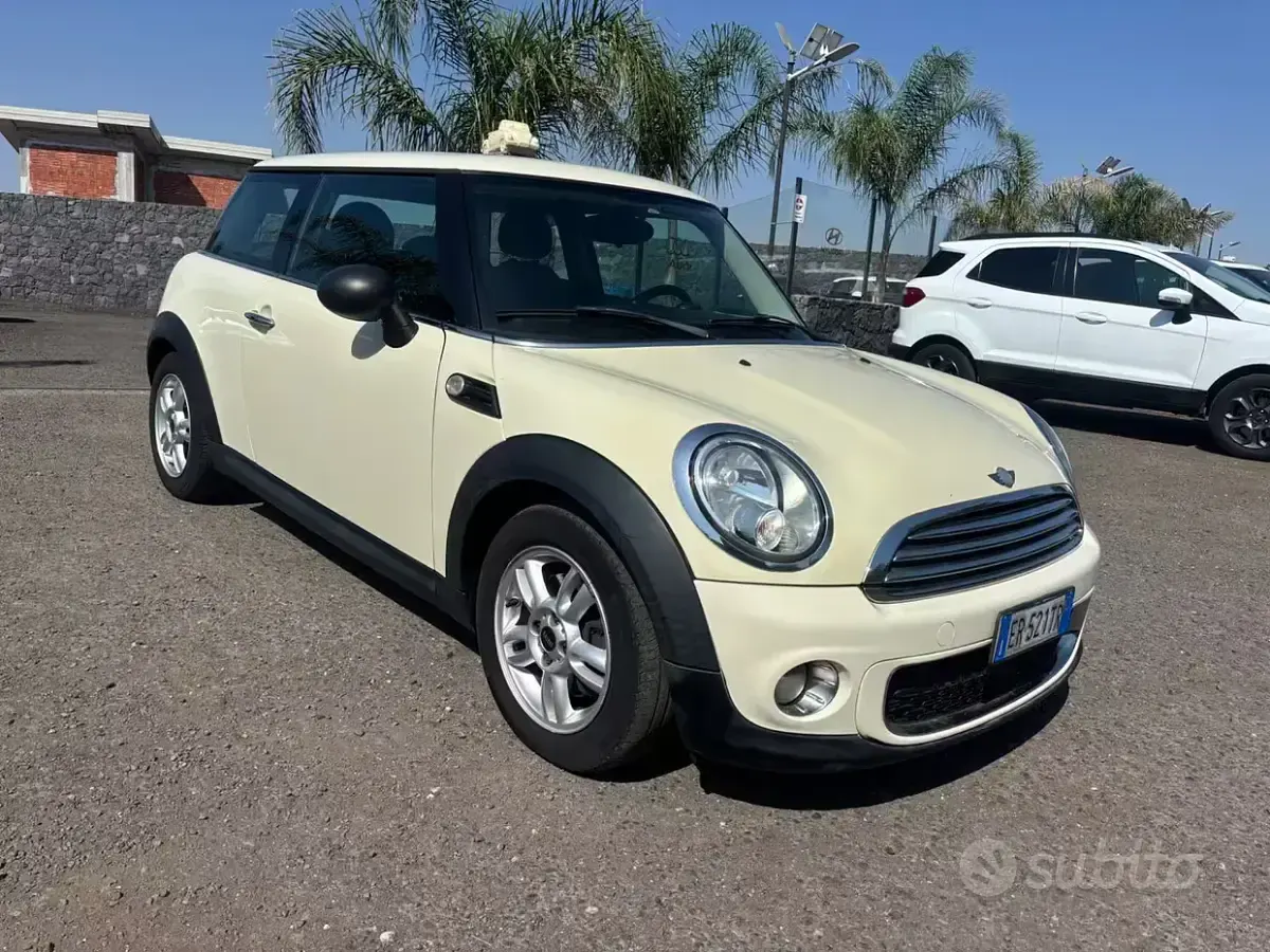 Usata Mini Cooper D 90 CV (66 kW) 2013 Bianco Utilitaria