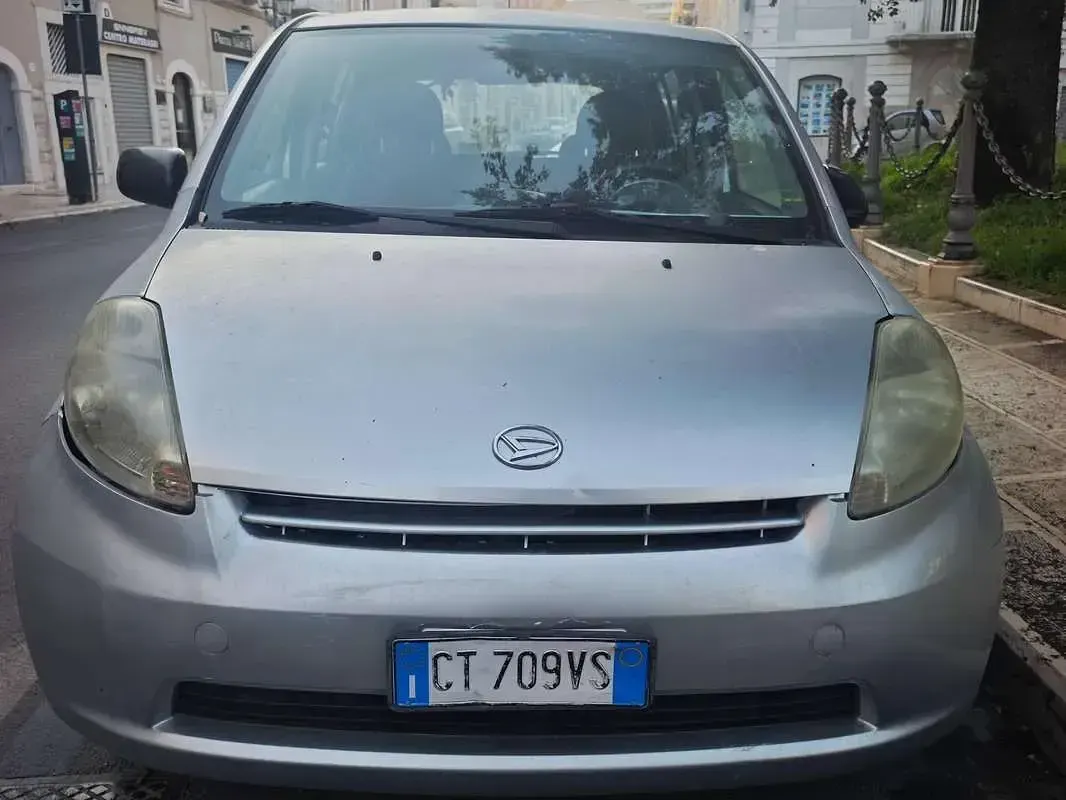 Usata Daihatsu Sirion 69 CV (50 kW) 2005 Grigio Utilitaria