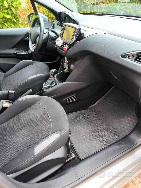Usata Peugeot 208 Active 2016 Grigio Utilitaria