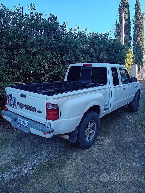 Usata Ford Ranger 143 CV (105 kW) 2012 Bianco Pick-up